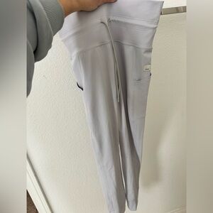 Vuori women’s pocked daily leggings